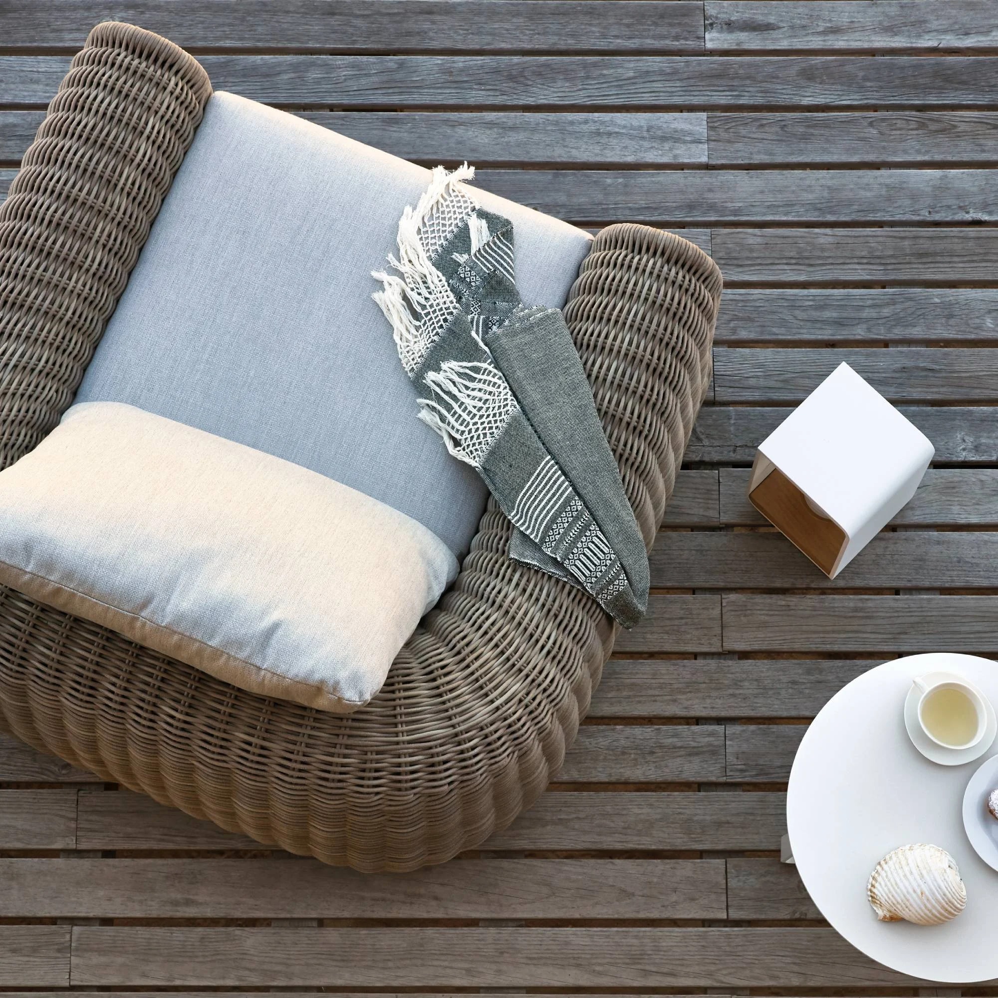 Lounges Chairs &amp; Armchairs