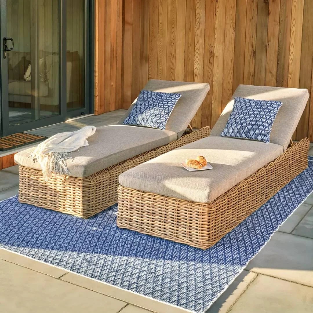 Chaise Lounges &amp; Day Beds