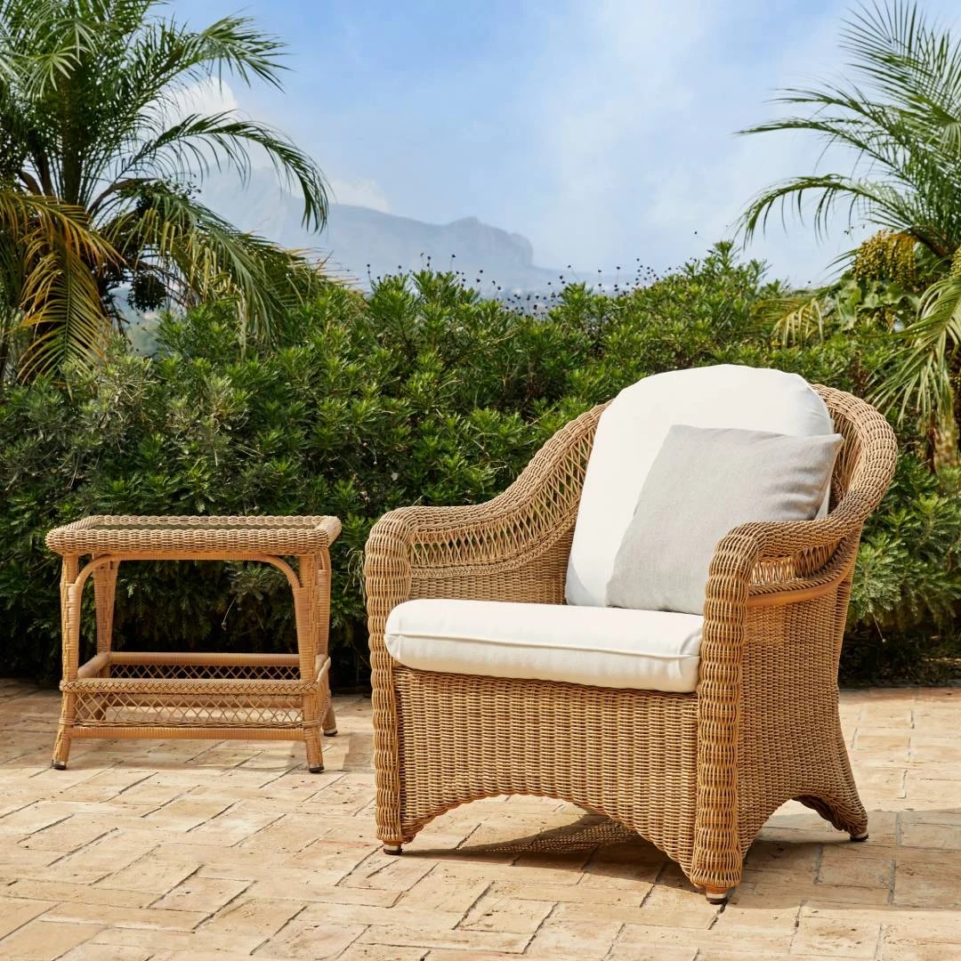 Lounges Chairs &amp; Armchairs